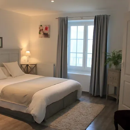 Domaine De Palais מלון 3*